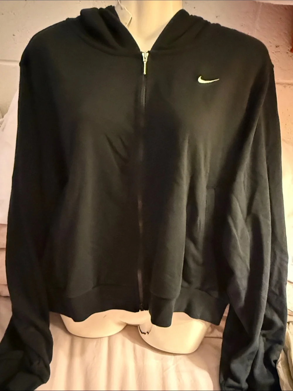 NIke - Picture 1 of 6